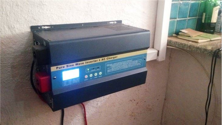 Hybrid Solar Inverter With AC Charger