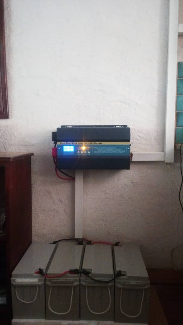 Hybrid Solar Inverter With AC Charger